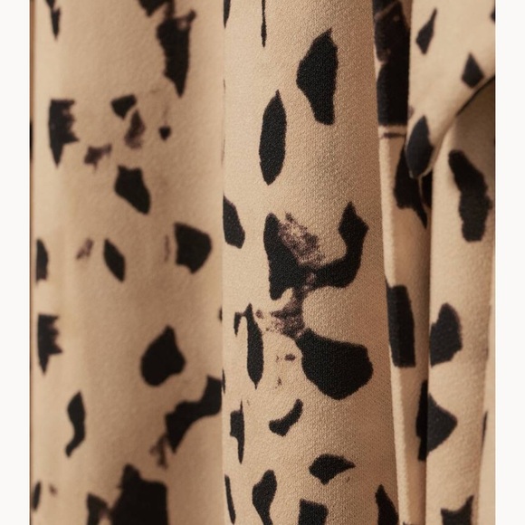 Crêpe wrap dress/ beige/patterned - Picture 6 of 6